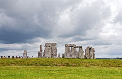 Which Is Better? Stonehenge or Avebury? • Wander Your Way