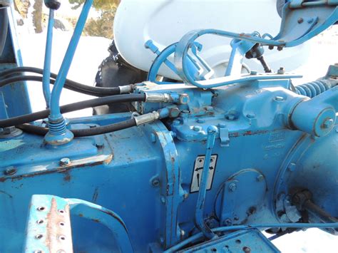 Ford 2000 tractor hydraulic pump location