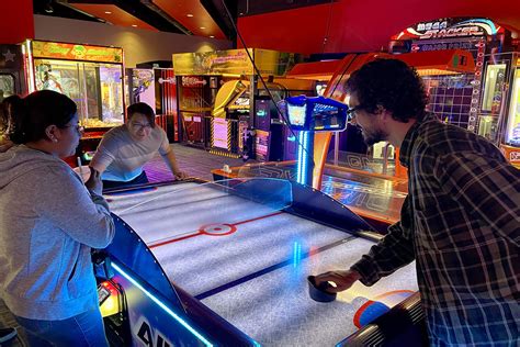 Family entertainment center takes over GameWorks at Town Square | Business