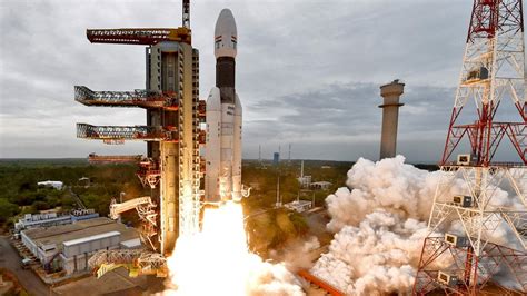 Chandrayaan-2: India spacecraft begins orbiting Moon - BBC News