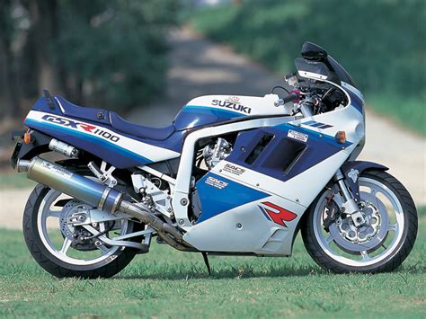 Review of Suzuki GSX-R 1100 1986: pictures, live photos & description Suzuki GSX-R 1100 1986 ...