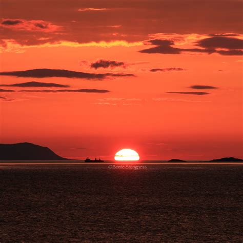 Midnight sun 22. May 2013. The viewpoint is Nupen against Andfjorden. - Kasfjord - Harstad ...