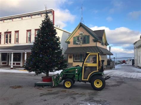 The Mackinac Community Christmas Tree Has Arrived! - Original Murdick's Fudge