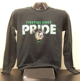 Amazon.com : University of North Dakota Fighting Sioux Long Sleeve T ...