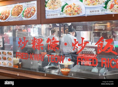 Chinatown in Singapore. Street food in Singapore Stock Photo - Alamy