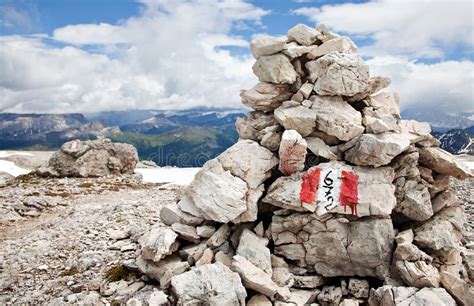 Cairn Hiking Trail Stock Image - Image: 23165071