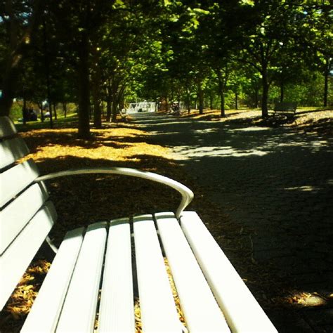 Park Bench by anime-pearl-girl on DeviantArt