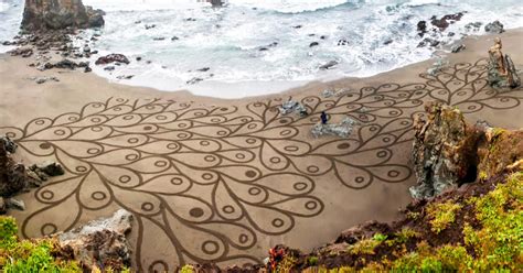 Artist makes a living playing in the sand - CBS News