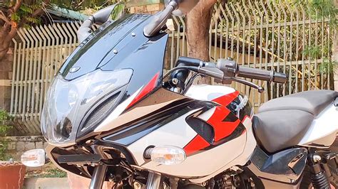 2021 Bajaj Pulsar 220F New Colours - Moon White, Matte Black