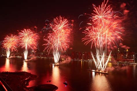 Macy's 4th of July Fireworks Show to Return to East River in 'Biggest ...