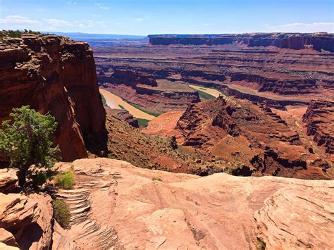 Hiking Dead Horse Point State Park - Grey Otter OUTventures®