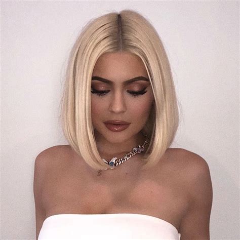 Kylie Jenner with blond bob | Kylie jenner short hair, Blonde bobs, Short hair color