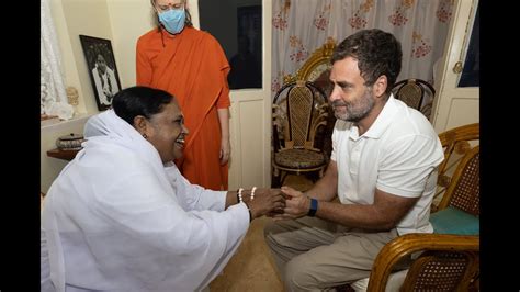 Rahul Gandhi meets Amma, Sri Mata Amritanandamayi Devi at Amritapuri ...