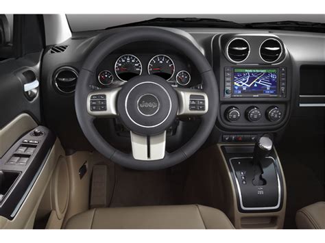 2015 Jeep Compass: 53 Interior Photos | U.S. News