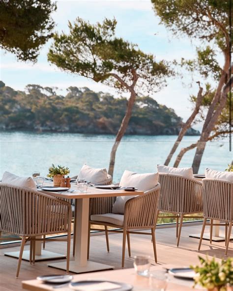 Picture this: a killer five-star resort on pristine Majorca coastline ...