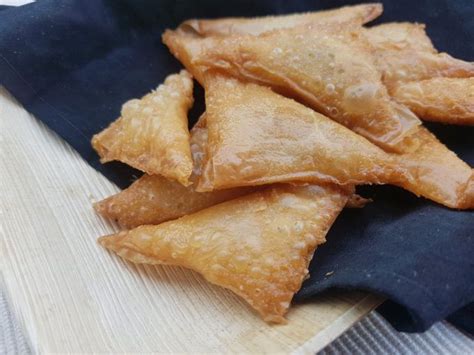 Samboosa Halwah - Triangle Nut Sweets Great Recipes, Snack Recipes, Phyllo Dough, Eastern ...