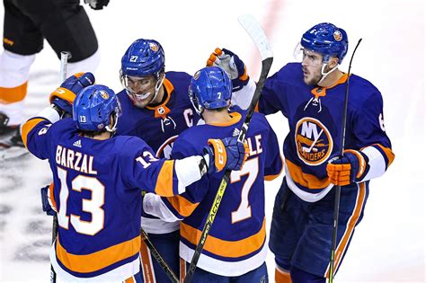 New York Islanders Take 2-1 Series Lead on Philadelphia