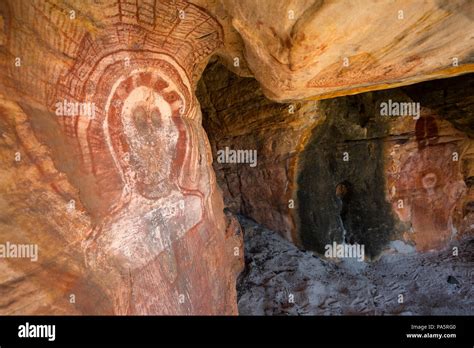 Aboriginal Wandjina rock art in Kimberley Stock Photo - Alamy