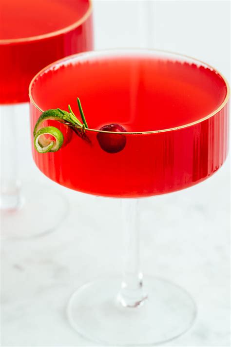 Mistletoe Martini | The Green Creator