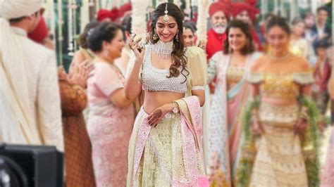 Recreate Sonam Kapoor Ahuja's green lehenga look from Veere Di Wedding | VOGUE India