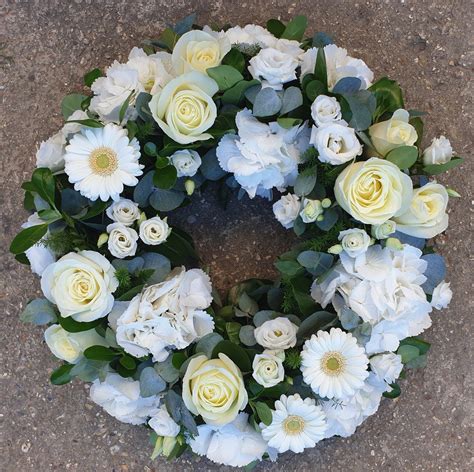 Remembrance and Funeral Flowers Brockenhurst - Corbins