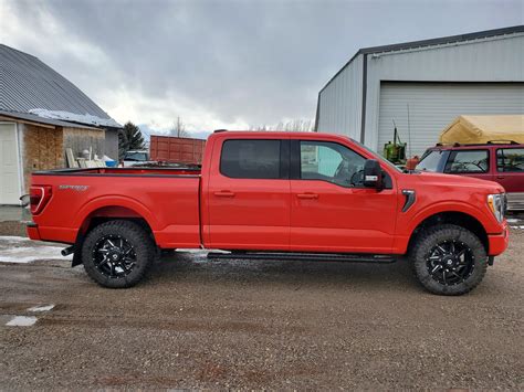 2021 F150 XLT Race Red 305/55/20 tires with 2" leveling kit | F150gen14 -- 2021+ Ford F-150 ...