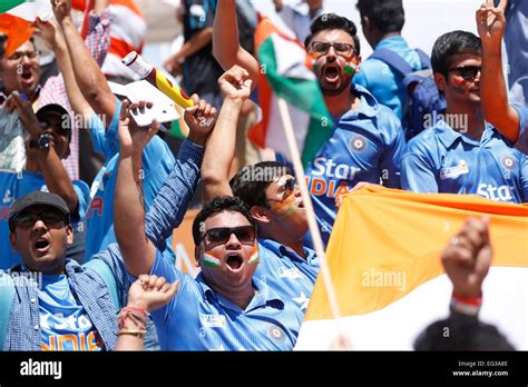 Indian fans cheering in stadium hi-res stock photography and images - Alamy