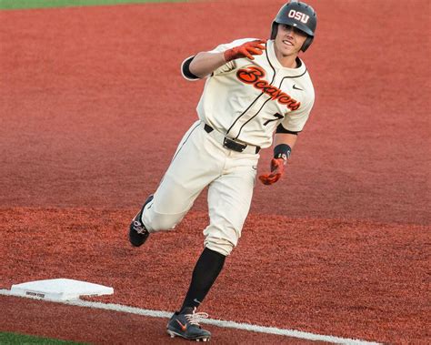 Oregon State Beavers baseball: Relive comeback victory over Arkansas in Game 2 of 2018 College ...