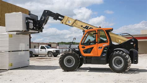 The Versatility of the Telehandler - Ways To Use a Telehandler | DOZR