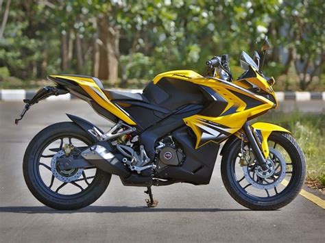 Bajaj Pulsar RS200 Review Photo Gallery Slide 3