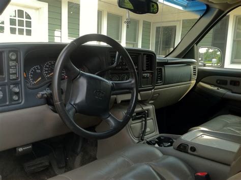 2002 Chevrolet Suburban - Interior Pictures - CarGurus