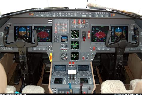 Jet Airlines: Dassault Falcon 2000DX cockpit | Cockpit, Jet airlines ...