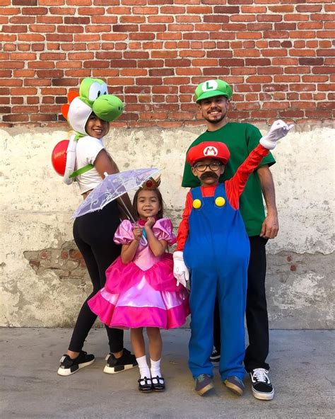 The Best Halloween Costumes For Families of Four 2022 | POPSUGAR Family