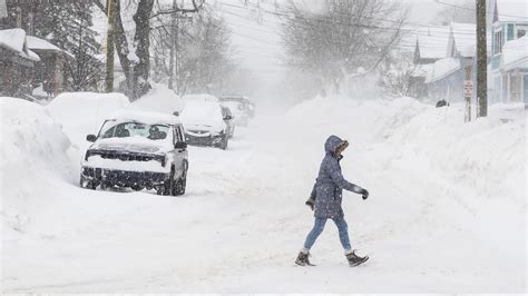 Michigan's Upper Peninsula buried in snow - YouTube