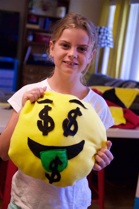 DIY Emoji Pillow, Free Templates — Pin Cut Sew Studio