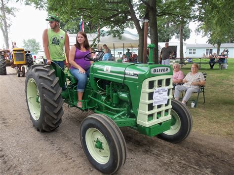 Oliver 550 (1st tractor I drove) | Tractors, Classic tractor, Oliver ...