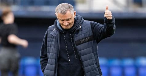 Tony Mowbray triggers one year contract extension : r/Championship