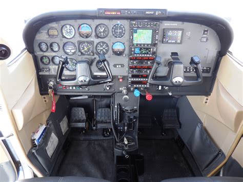 Cessna 182 Skylane Cockpit