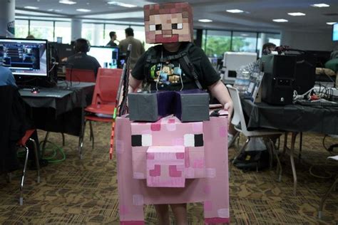 Minecraft halloween costume, Minecraft pig, Homemade halloween costumes