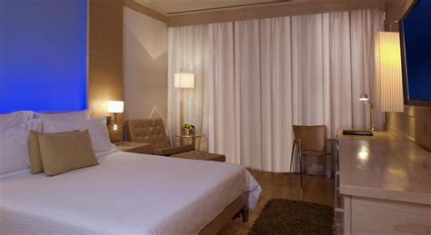 Le Meridien Hotel New Delhi - Indian Holiday