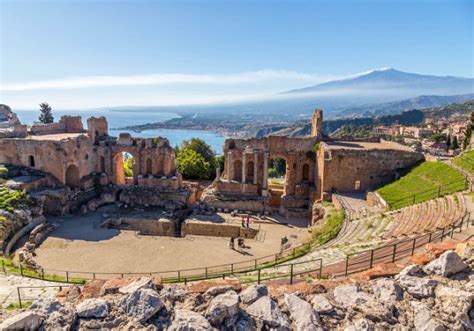 Taormina Ancient Theatre - You have many things to see in Taormina