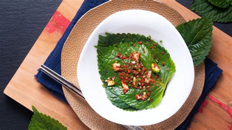 What Is Shiso Leaf And What Does It Taste Like?