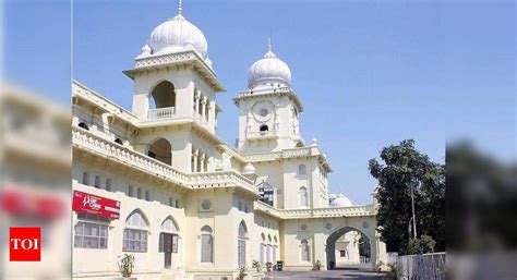 Lucknow University: Lucknow University bans protests, walking in groups inside campus | Lucknow ...