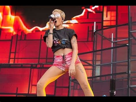 Halsey - Gasoline (Live at Lollapalooza Chicago 2016) - YouTube