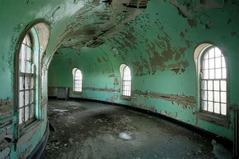 Creepy Photos Of Abandoned Mental Hospitals | DeMilked