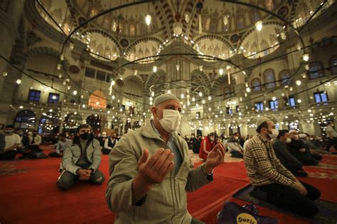 Muslims around the world celebrate Ramadan Bayram | Daily Sabah