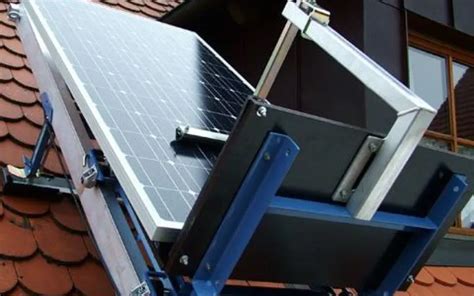 How To Lift Solar Panels Onto Roof