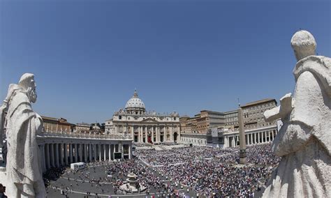 Pope: ‘Yes’ to Love, ‘No’ to Selfishness - The Tablet