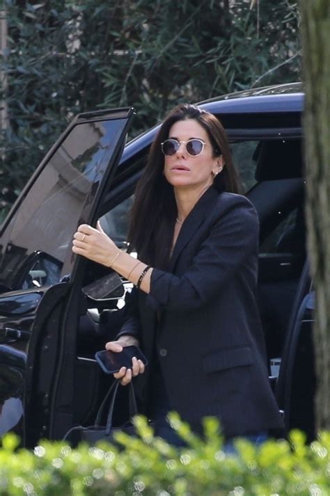 Sandra Bullock - Heads to a Meeting at Warner Bros in LA 12/11/2023 ...