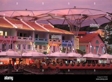 Singapore, Clarke Quay, leisure area, nightlife, people Stock Photo - Alamy